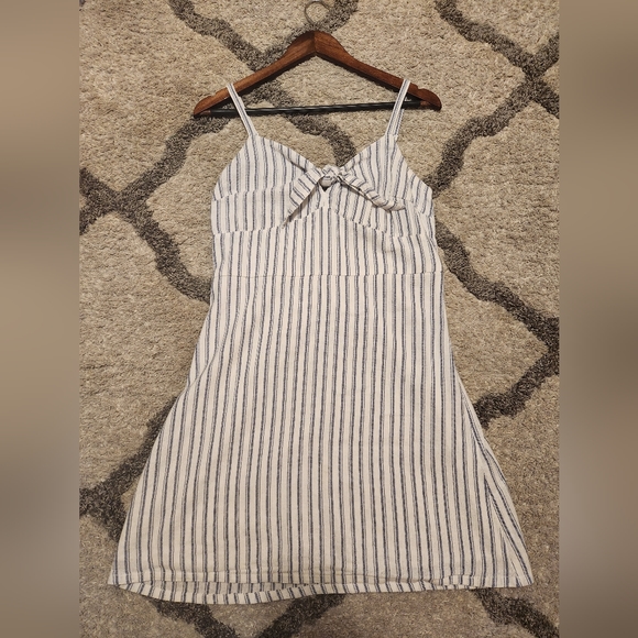 NWT Hollister striped dress white and blue size large - Picture 8 of 10